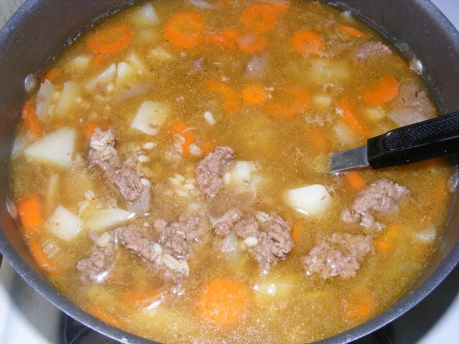 Суп с говядиной и перловкой